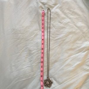 Flower pendant necklace